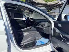2022 Hyundai Elantra 1.5L CVT LUX Premium, белый — фото 9