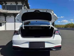 2022 Hyundai Elantra 1.5L CVT LUX Premium, белый — фото 19