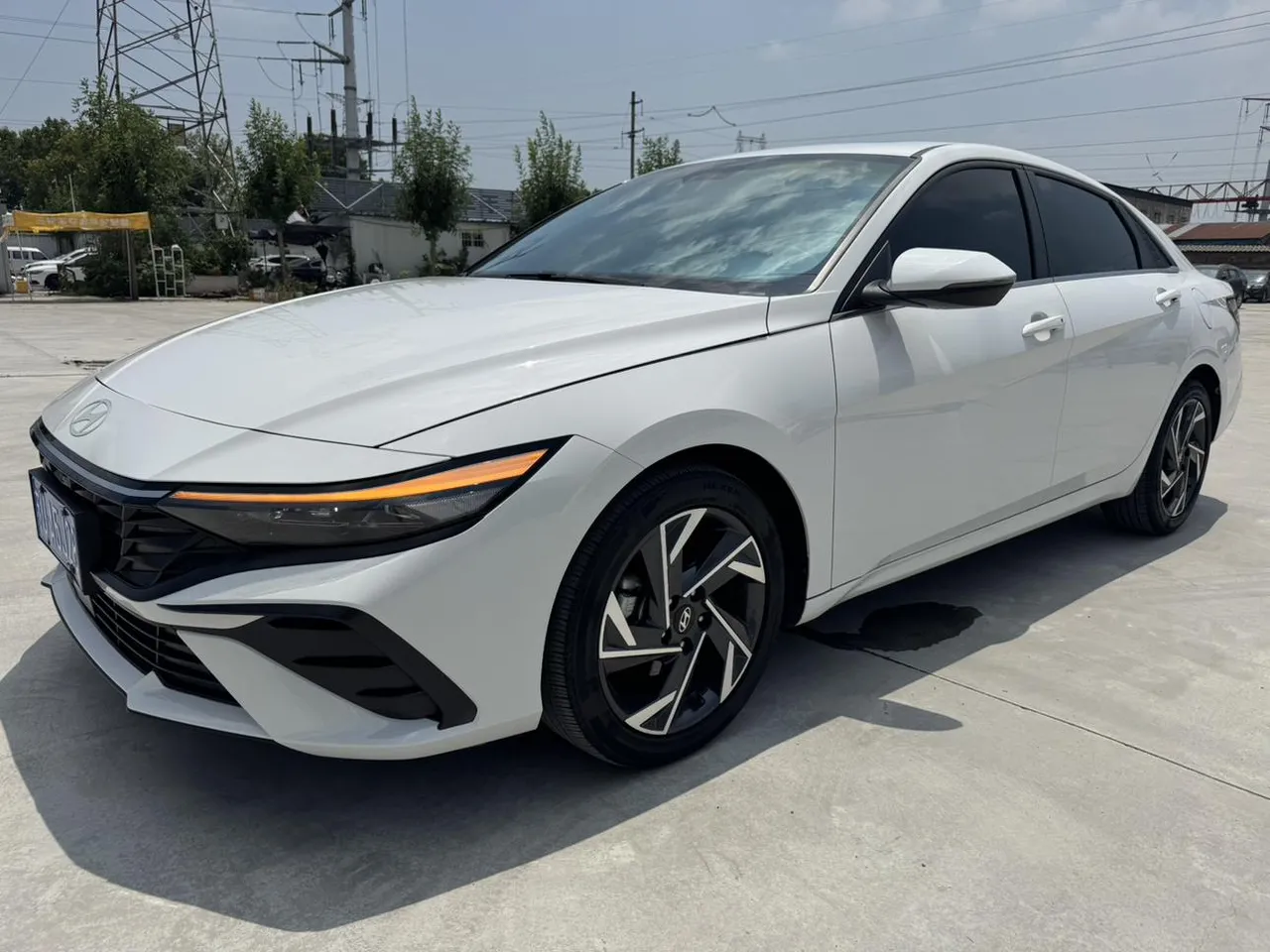 2023 Hyundai Elantra 1.5L CVT LUX Premium