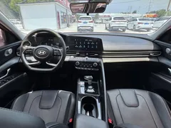 2023 Hyundai Elantra 1.5L CVT LUX Premium, белый — фото 4