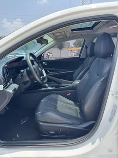 2023 Hyundai Elantra 1.5L CVT LUX Premium, белый — фото 5