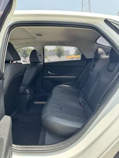 2023 Hyundai Elantra 1.5L CVT LUX Premium, белый — фото 6