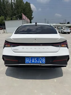 2023 Hyundai Elantra 1.5L CVT LUX Premium, белый — фото 8