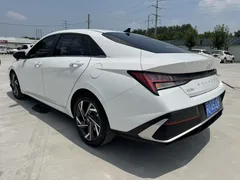 2023 Hyundai Elantra 1.5L CVT LUX Premium, белый — фото 9