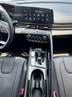 2023 Hyundai Elantra 1.5L CVT LUX Premium, белый — фото 12