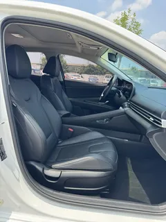2023 Hyundai Elantra 1.5L CVT LUX Premium, белый — фото 14