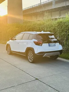 2022 Toyota Yaris L Zhixuan X 1.5L CVT Luxury Plus, белый — фото 9