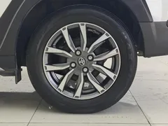 2022 Toyota Yaris L Zhixuan X 1.5L CVT Luxury Plus, белый — фото 16