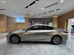 2022 Lexus ES 200 Excellence — фото 4