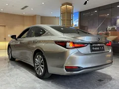 2022 Lexus ES 200 Excellence — фото 17
