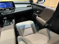 2022 Lexus ES 200 Excellence — фото 18