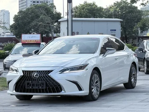 2022 Lexus ES 260 Excellence
