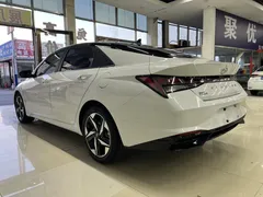 2023 Hyundai Elantra 1.5L CVT LUX Premium, белый — фото 4