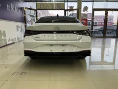 2023 Hyundai Elantra 1.5L CVT LUX Premium, белый — фото 5