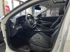2023 Hyundai Elantra 1.5L CVT LUX Premium, белый — фото 7
