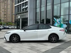 2021 Toyota Camry 2.5S Fashion, белый — фото 3