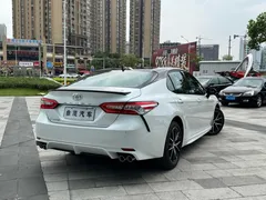 2021 Toyota Camry 2.5S Fashion, белый — фото 7