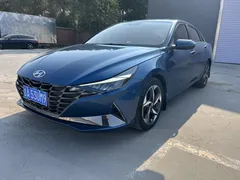 2022 Hyundai Elantra 1.5L CVT LUX Premium, синий — фото 1