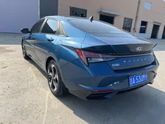 2022 Hyundai Elantra 1.5L CVT LUX Premium, синий — фото 4