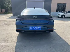 2022 Hyundai Elantra 1.5L CVT LUX Premium, синий — фото 6