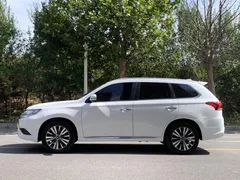 2021 Mitsubishi Outlander 2.4L 4WD 7-seat, белый — фото 2