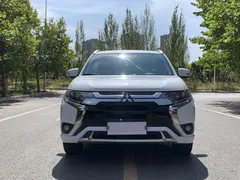2021 Mitsubishi Outlander 2.4L 4WD 7-seat, белый — фото 4