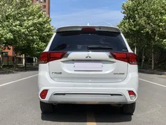2021 Mitsubishi Outlander 2.4L 4WD 7-seat, белый — фото 5