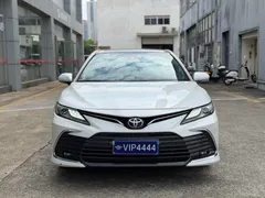 2021 Toyota Camry 2.5G Luxury, белый — фото 2
