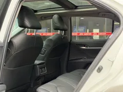 2021 Toyota Camry 2.5G Luxury, белый — фото 5