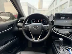 2021 Toyota Camry 2.5G Luxury, белый — фото 7