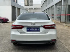2021 Toyota Camry 2.5G Luxury, белый — фото 8