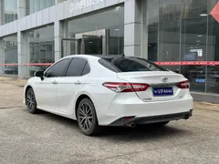 2021 Toyota Camry 2.5G Luxury, белый — фото 9