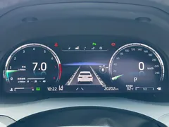 2021 Toyota Camry 2.5G Luxury, белый — фото 10