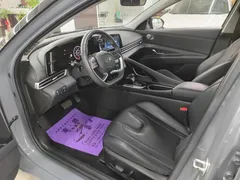 2022 Hyundai Elantra 1.5L CVT LUX Premium — фото 7