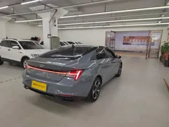 2022 Hyundai Elantra 1.5L CVT LUX Premium — фото 10