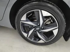 2022 Hyundai Elantra 1.5L CVT LUX Premium — фото 14