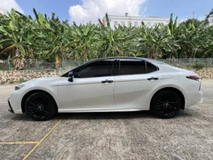 2023 Toyota Camry 2.0S Knight, белый — фото 3