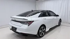 2022 Hyundai Elantra 1.5L CVT LUX Premium, белый — фото 4
