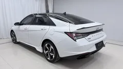 2022 Hyundai Elantra 1.5L CVT LUX Premium, белый — фото 6