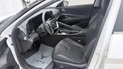 2022 Hyundai Elantra 1.5L CVT LUX Premium, белый — фото 8
