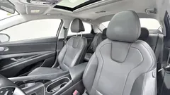 2022 Hyundai Elantra 1.5L CVT LUX Premium, белый — фото 17
