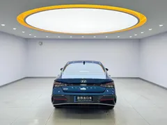 2023 Hyundai Elantra 1.5L CVT LUX Premium, синий — фото 5
