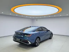 2023 Hyundai Elantra 1.5L CVT LUX Premium, синий — фото 6