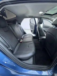 2023 Hyundai Elantra 1.5L CVT LUX Premium, синий — фото 13