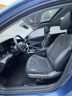 2023 Hyundai Elantra 1.5L CVT LUX Premium, синий — фото 15