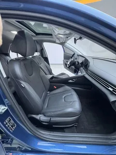 2023 Hyundai Elantra 1.5L CVT LUX Premium, синий — фото 16