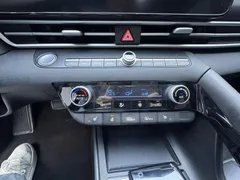 2023 Hyundai Elantra 1.5L CVT LUX Premium, синий — фото 20