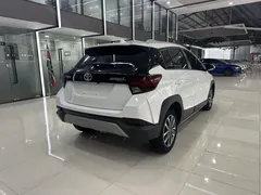 2022 Toyota Yaris L Zhixuan 1.5L CVT Luxury Plus, белый — фото 13