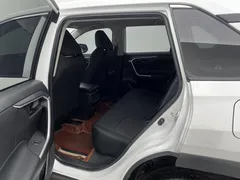 2022 Toyota Wildlander 2.0L 2WD Leading, белый — фото 18