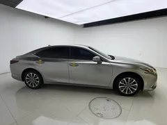 2022 Lexus ES 200 Excellence — фото 7